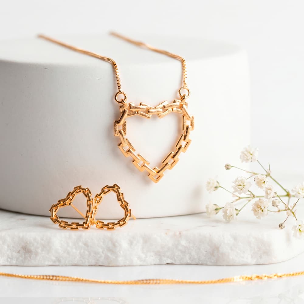 Conjunto De Colar e Brincos em Coração Vazado Design Correntaria